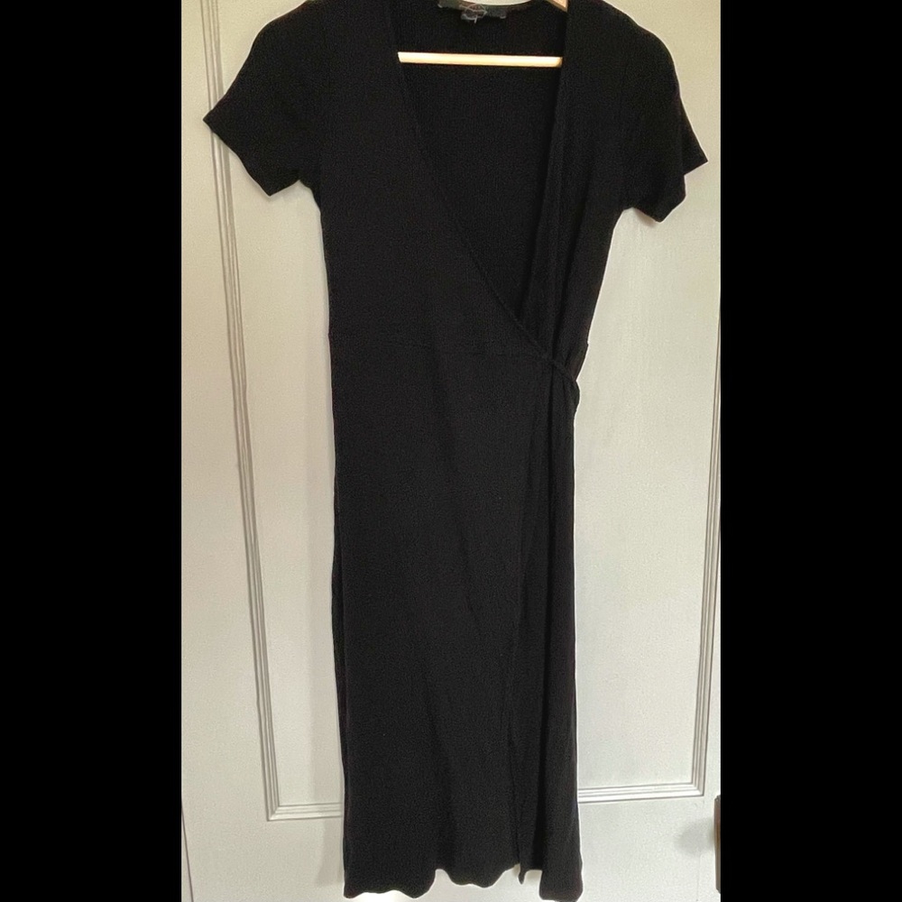 Forever 21 Ladies Black Mid Length Wrap Dress